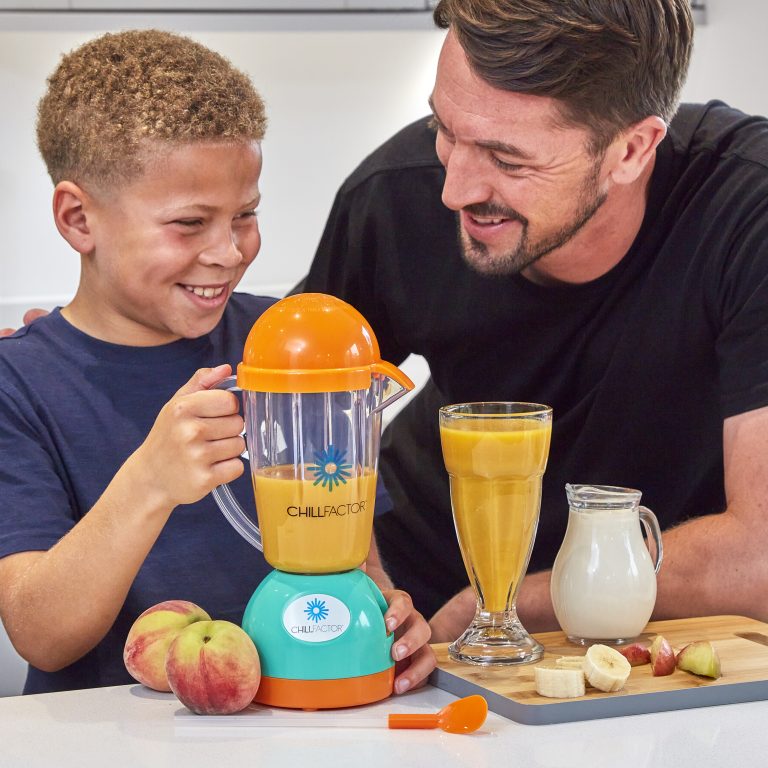 ChillFactor Smoothie Maker Real Kids Smoothie Maker with kid safe blender  jug Ch