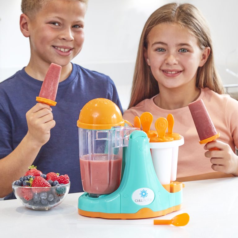 ChillFactor Smoothie Maker Real Kids Smoothie Maker with kid safe blender  jug Children's kitchen toy for boys and girls : : Toys & Games