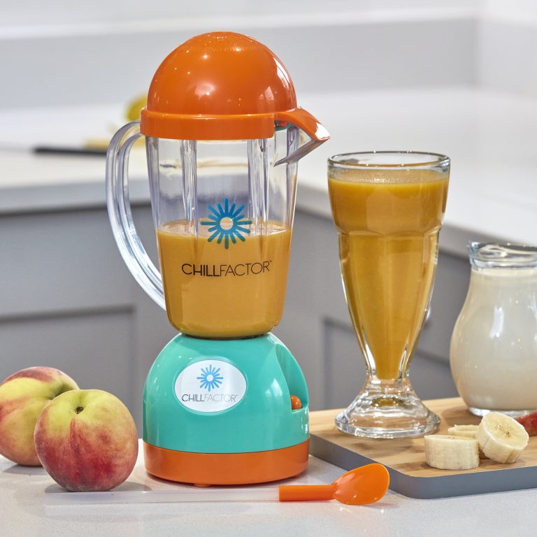 ChillFactor Smoothie Maker Real Kids Smoothie Maker with kid safe blender  jug Children's kitchen toy for boys and girls : : Toys & Games